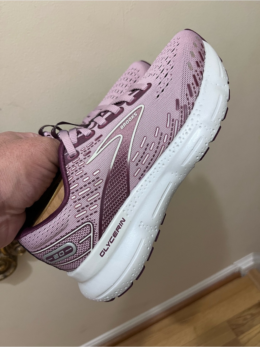 Brooks Glycerine 20
Dynamic Comfort
Athletic/Medical Field Shoes
5 for Women